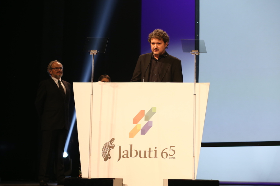 Fabrício Corsaletti, vencedor do prêmio de Livro do Ano no Jabuti 2023 | © CBL Fabrício Corsaletti, vencedor do prêmio de Livro do Ano no Jabuti 2023 | © CBL